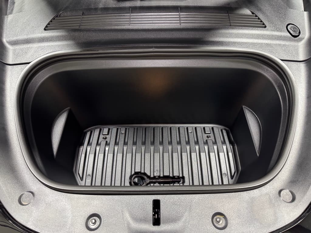 2025 Tesla Model Y view 24