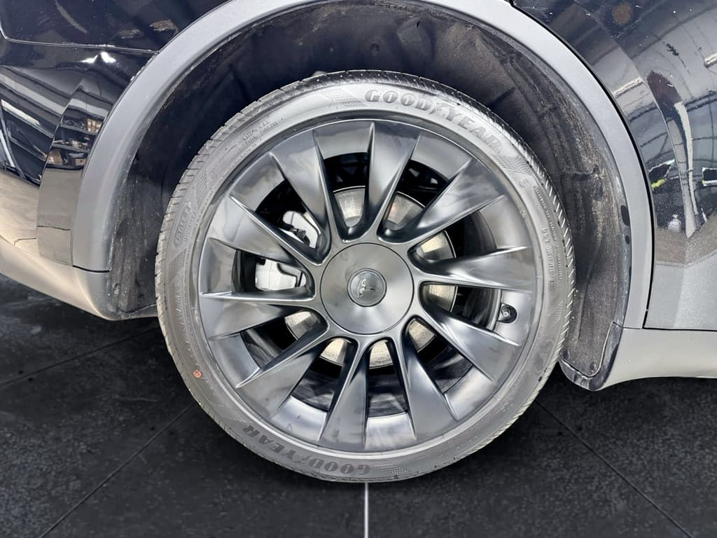 2025 Tesla Model Y view 35