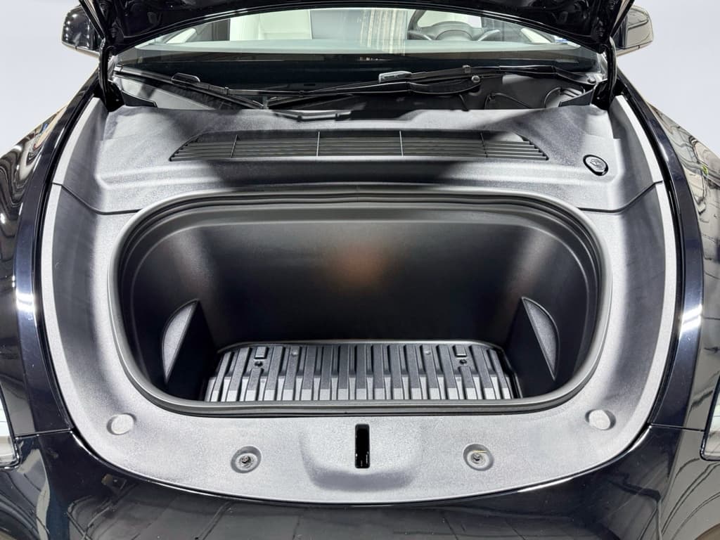 2025 Tesla Model Y view 23