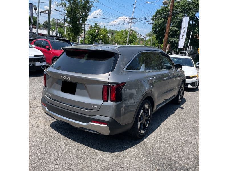 2025 Kia Sorento Plug-in Hybrid view 4