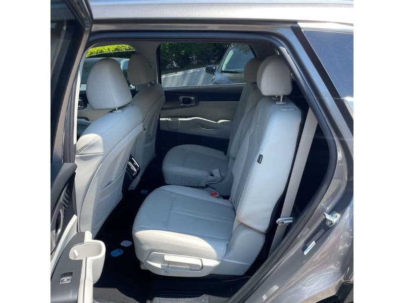 2025 Kia Sorento Plug-in Hybrid view 6