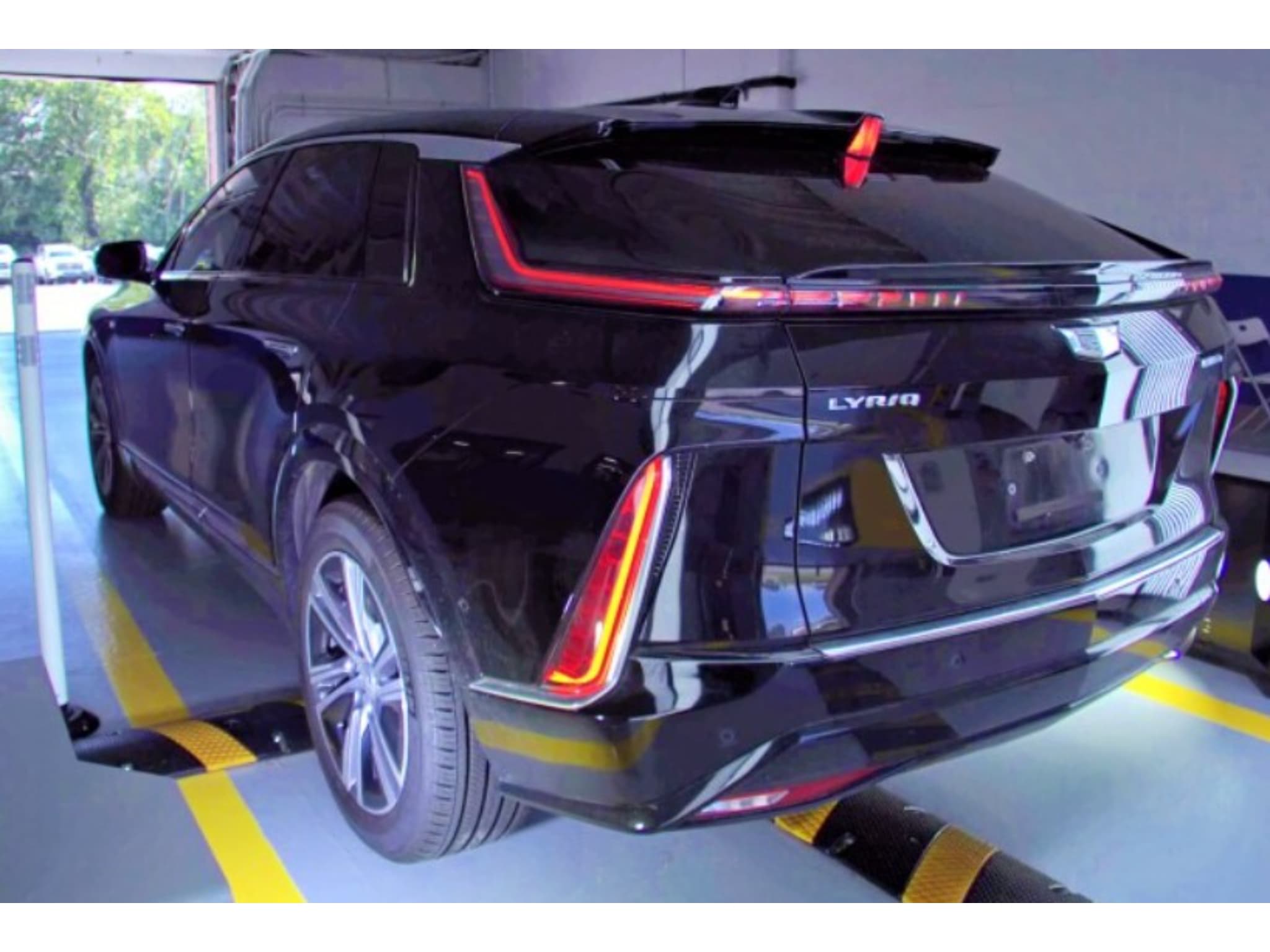 2025 Cadillac Lyriq view 3