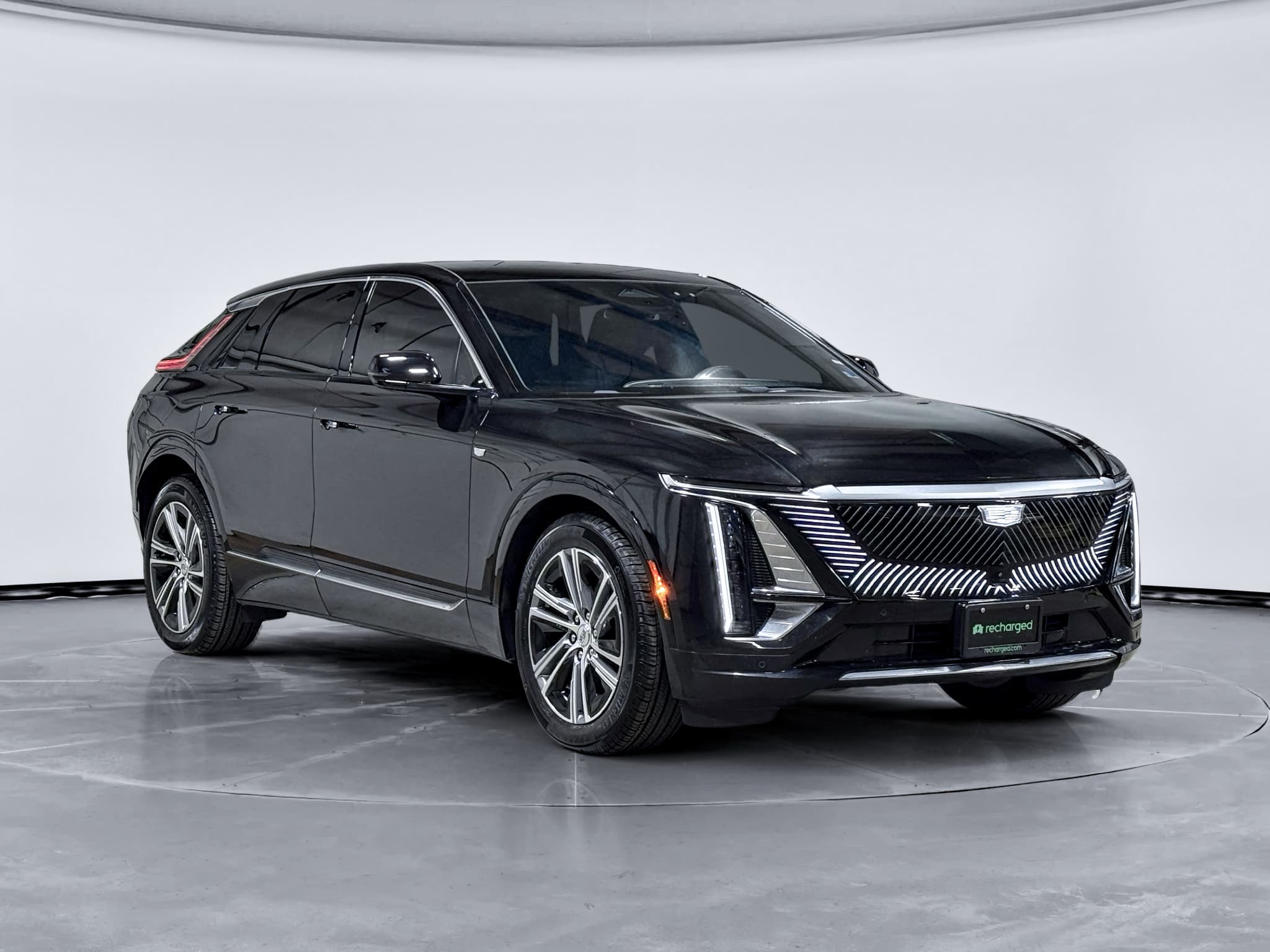 2025 Cadillac Lyriq view 4