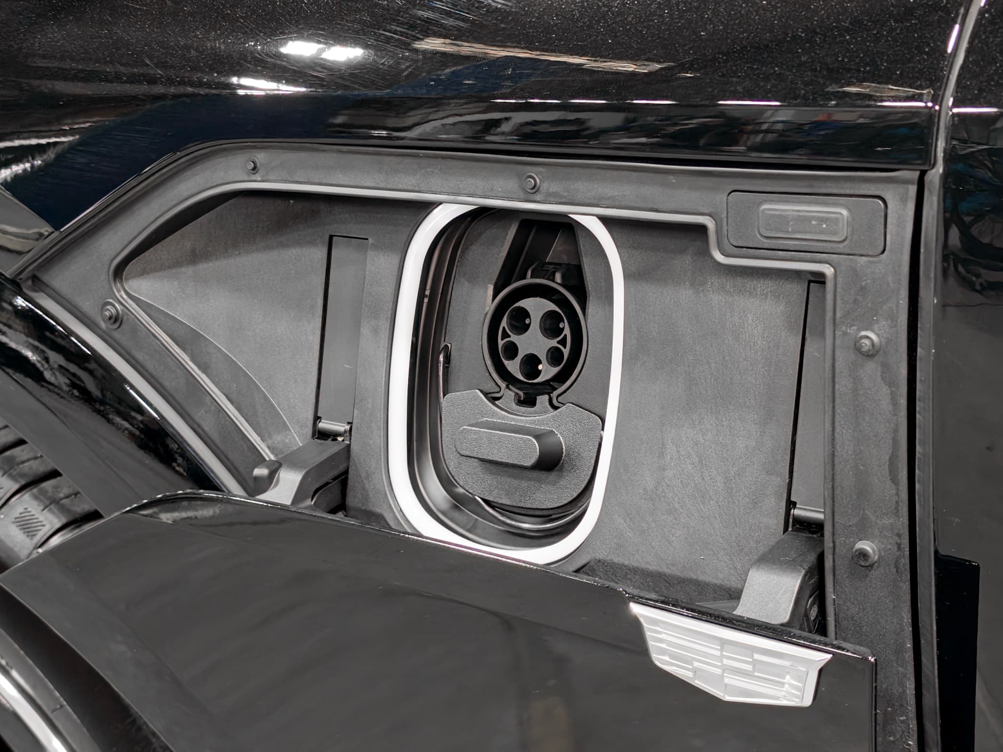 2025 Cadillac Lyriq view 5