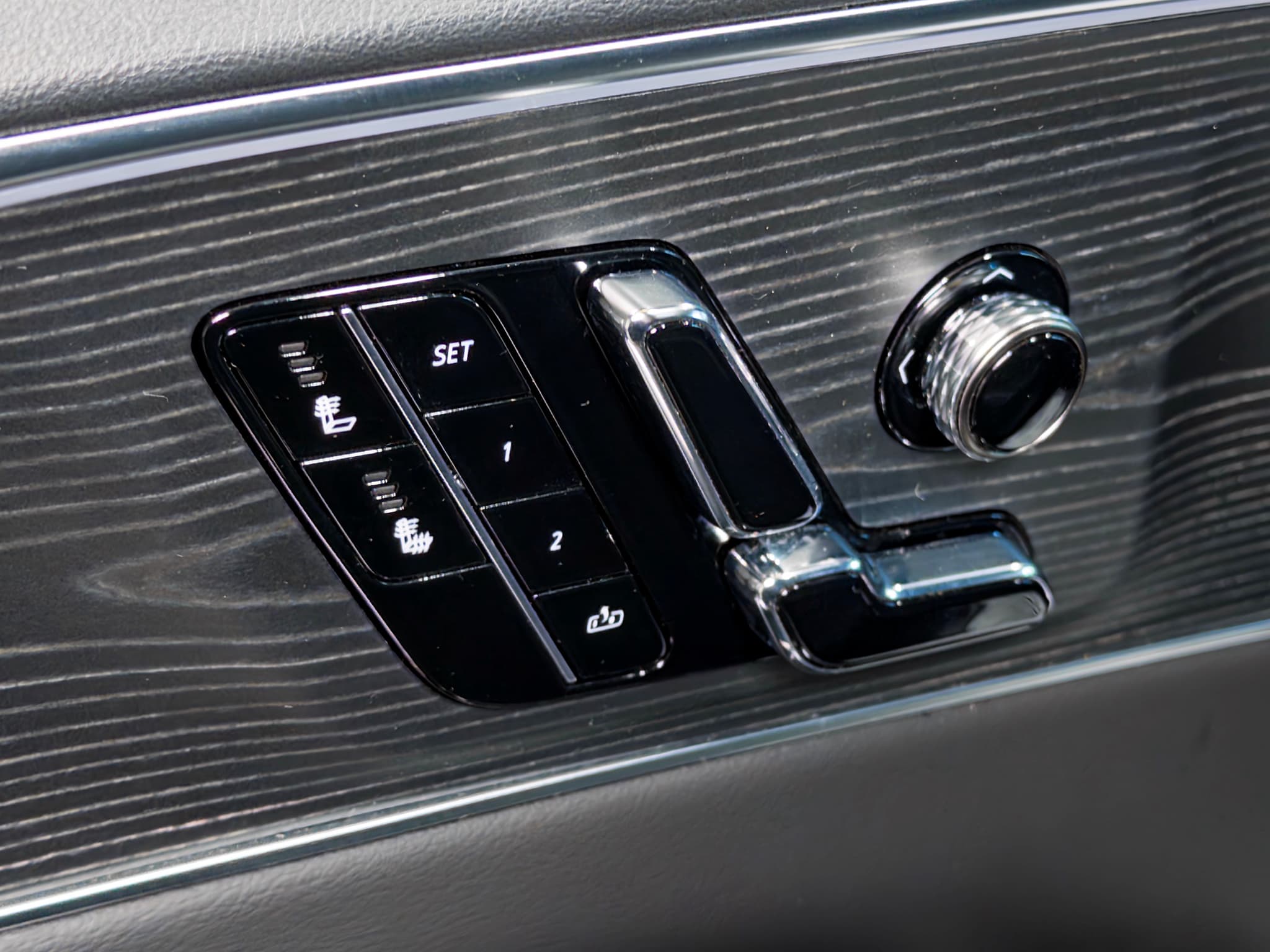 2025 Cadillac Lyriq view 6