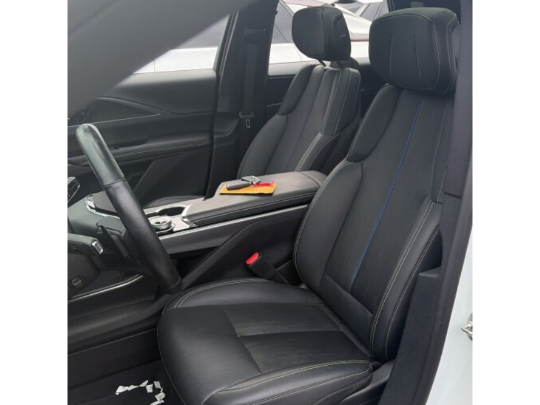 2025 Cadillac Lyriq view 5