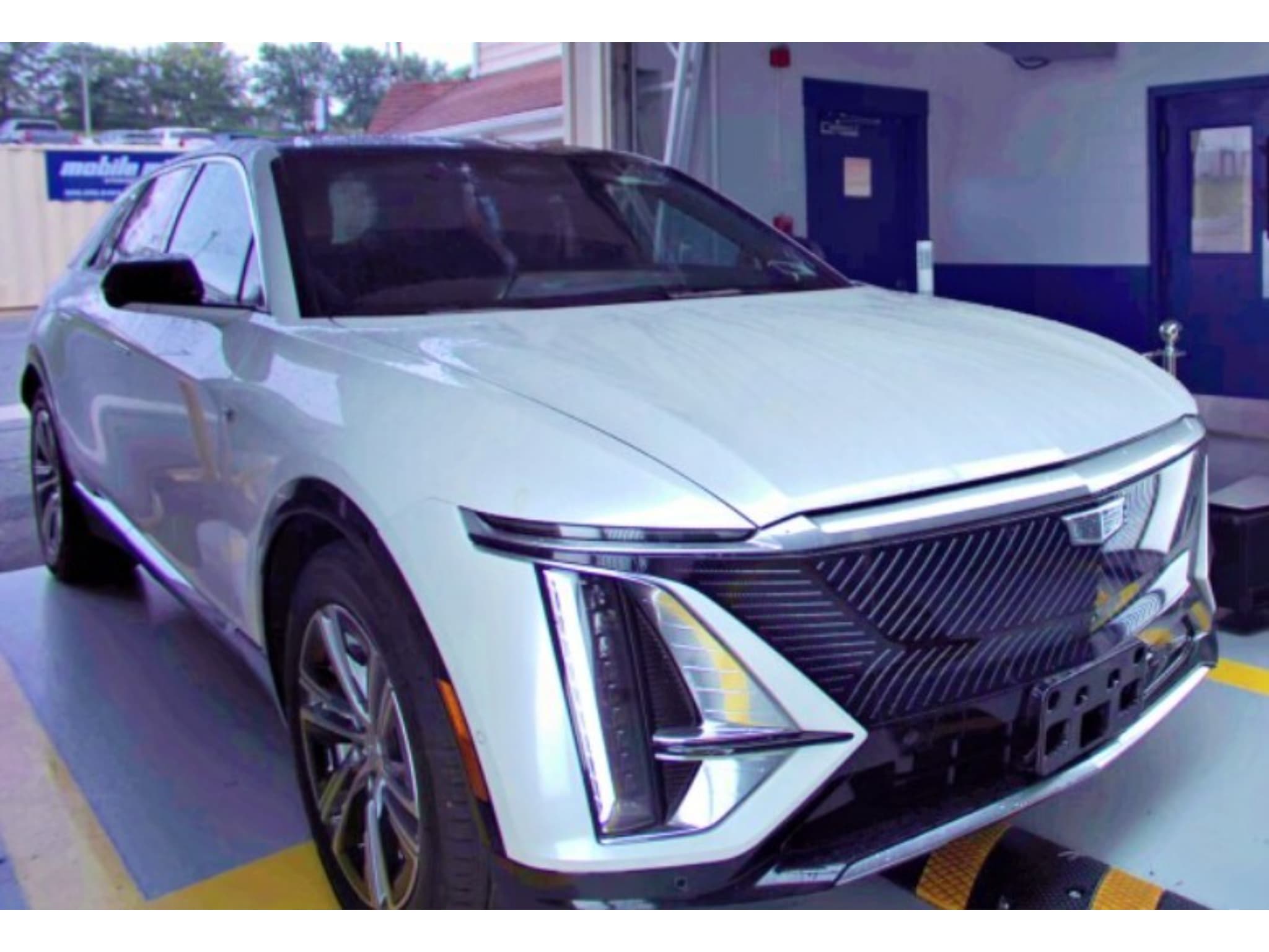 2025 Cadillac Lyriq view 2