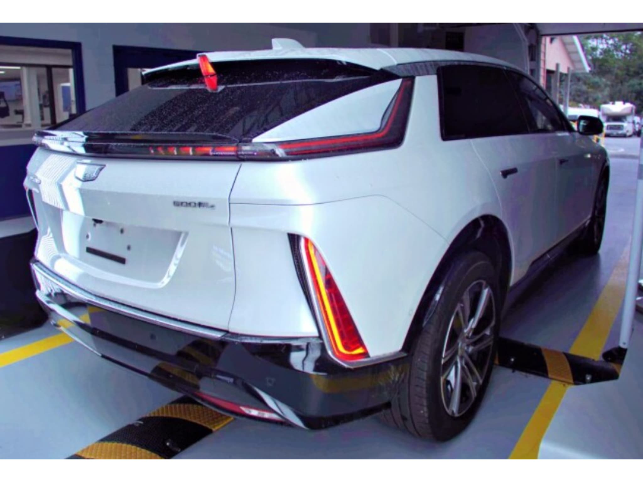 2025 Cadillac Lyriq view 3