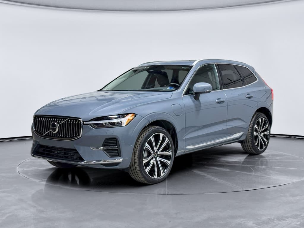 2023 Volvo XC60 view 1