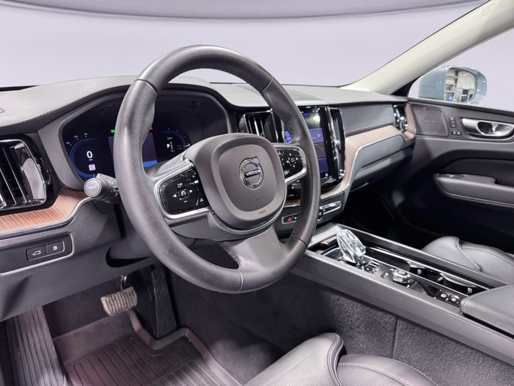 2023 Volvo XC60 view 20