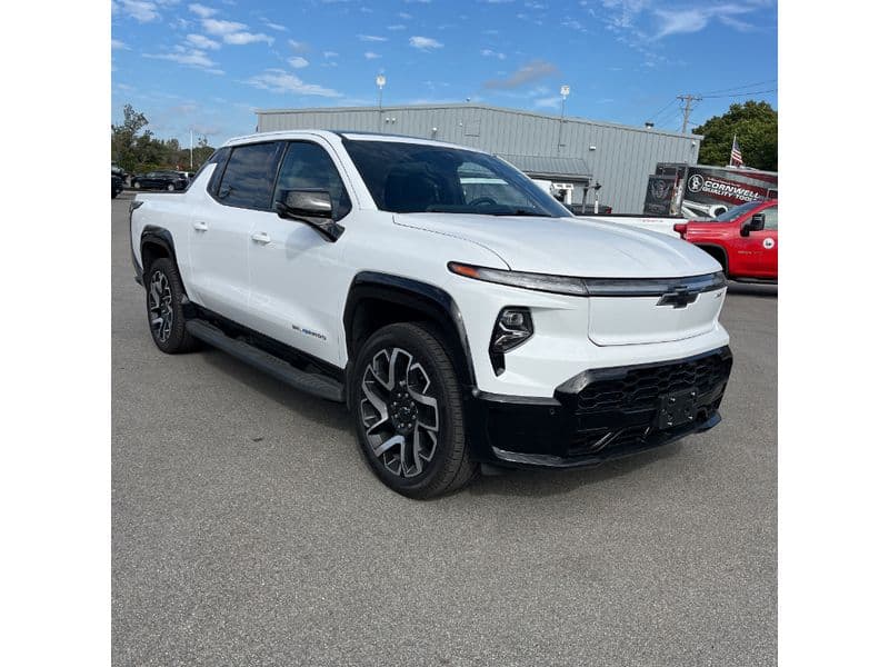 2024 Chevrolet Silverado EV view 4