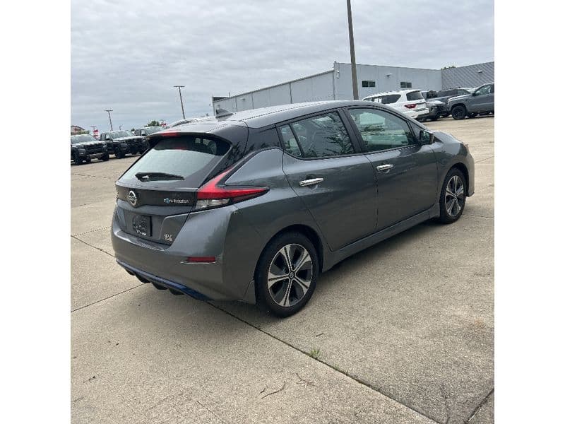 2020 Nissan LEAF view 3