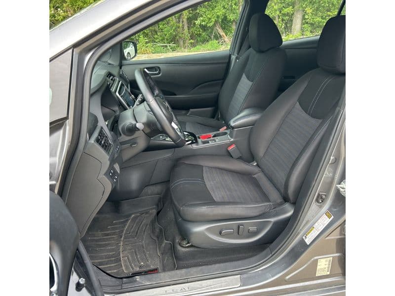 2020 Nissan LEAF view 5