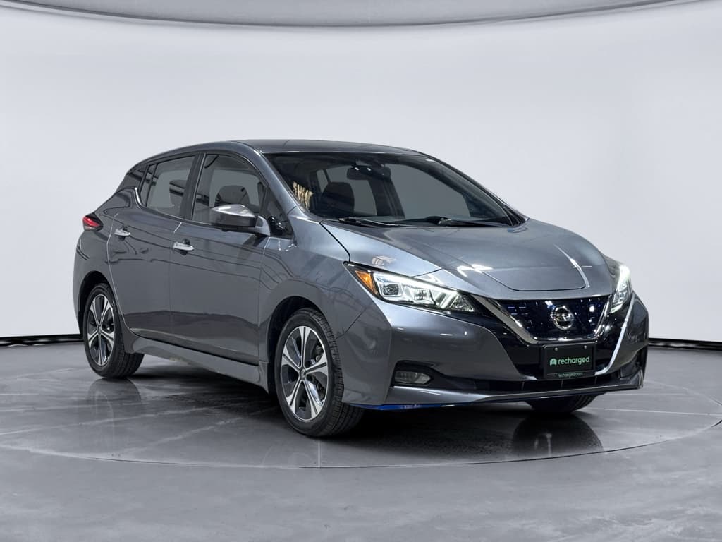 2020 Nissan LEAF view 4