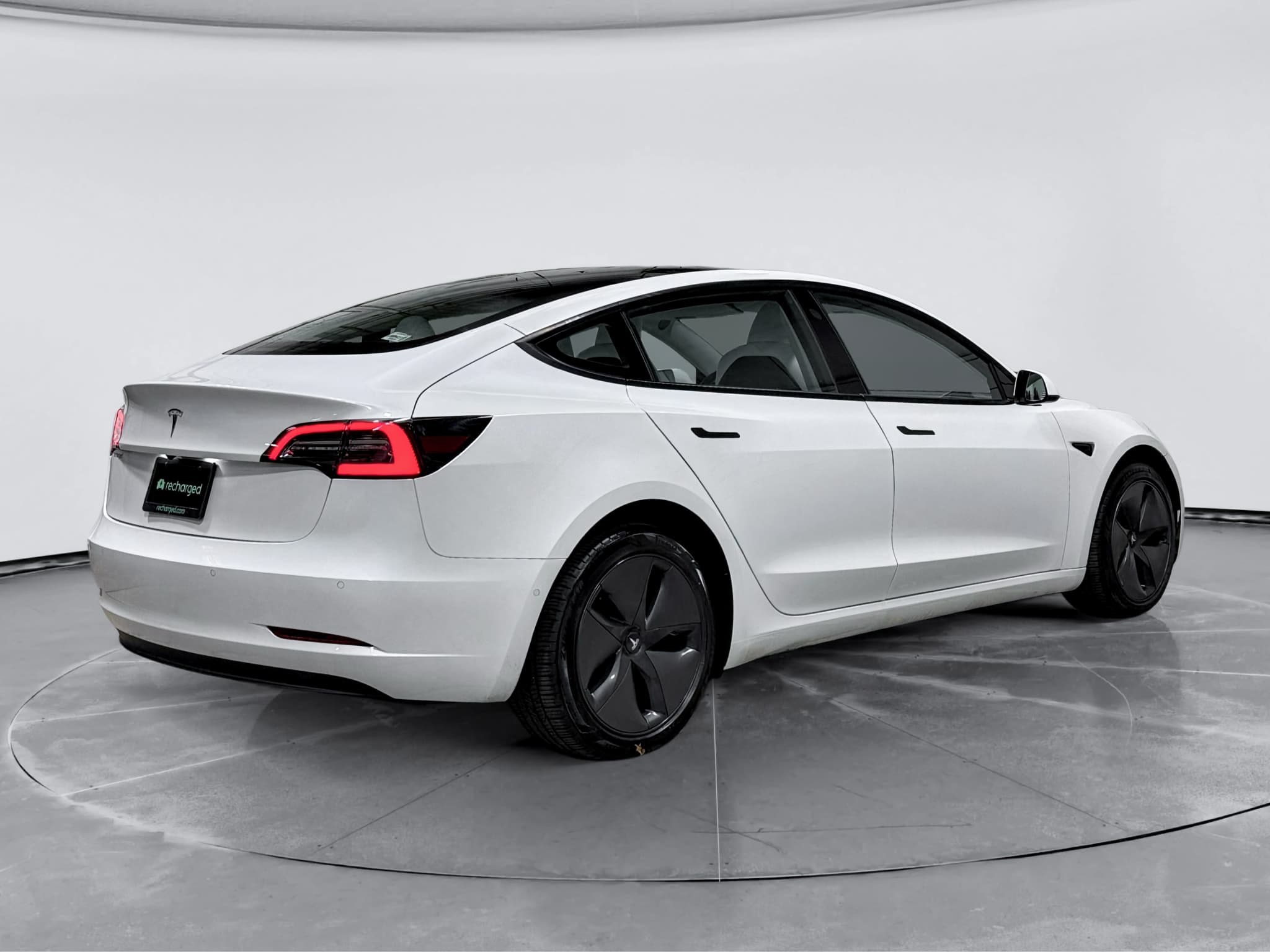 2022 Tesla Model 3 view 3