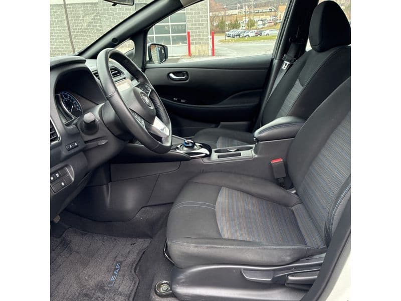 2020 Nissan LEAF view 5