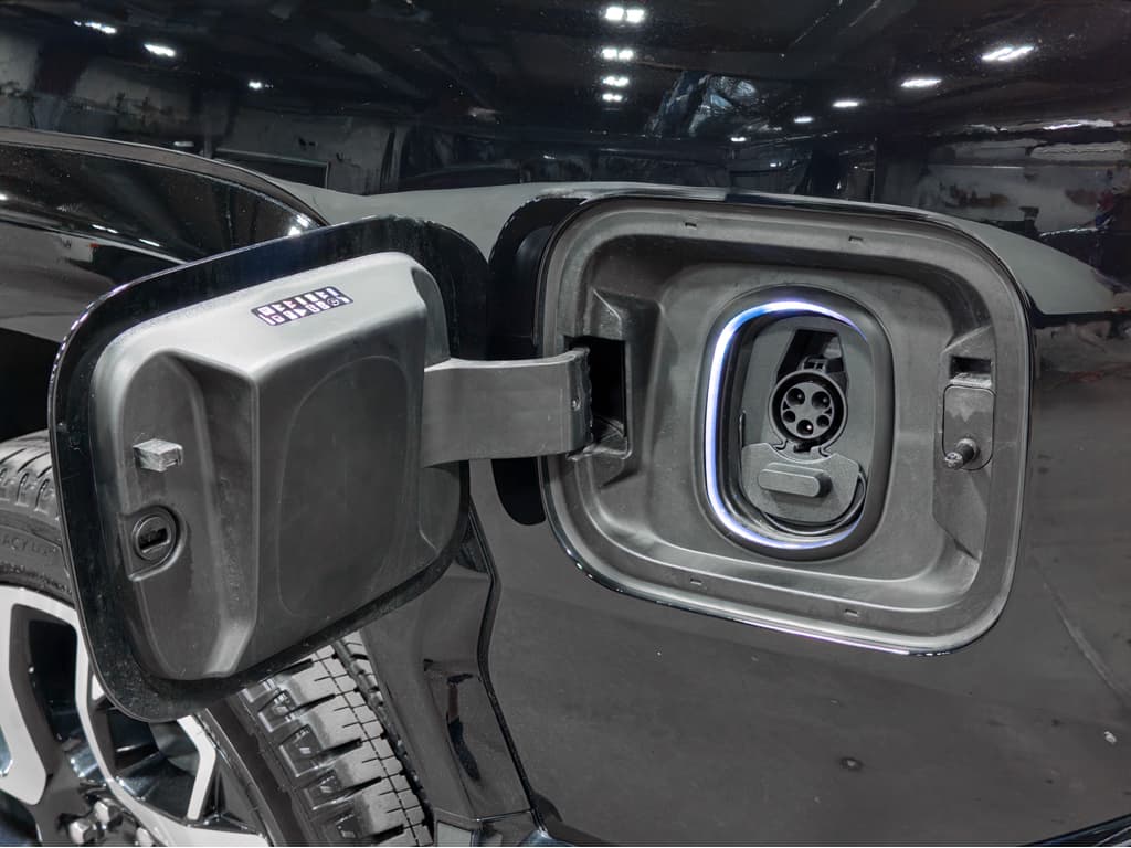 2024 Chevrolet Silverado EV view 5