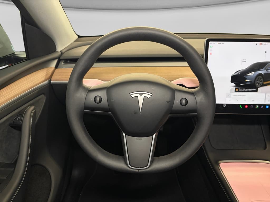 2024 Tesla Model Y view 7