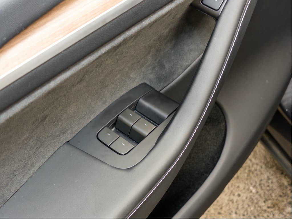 2024 Tesla Model Y view 6