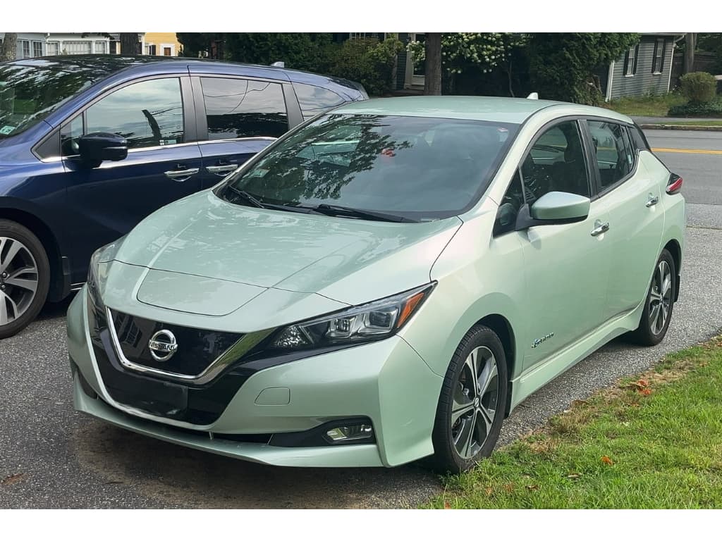 2018 Nissan LEAF view 2