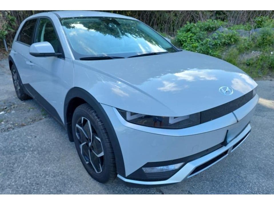 2024 Hyundai IONIQ 5 view 2