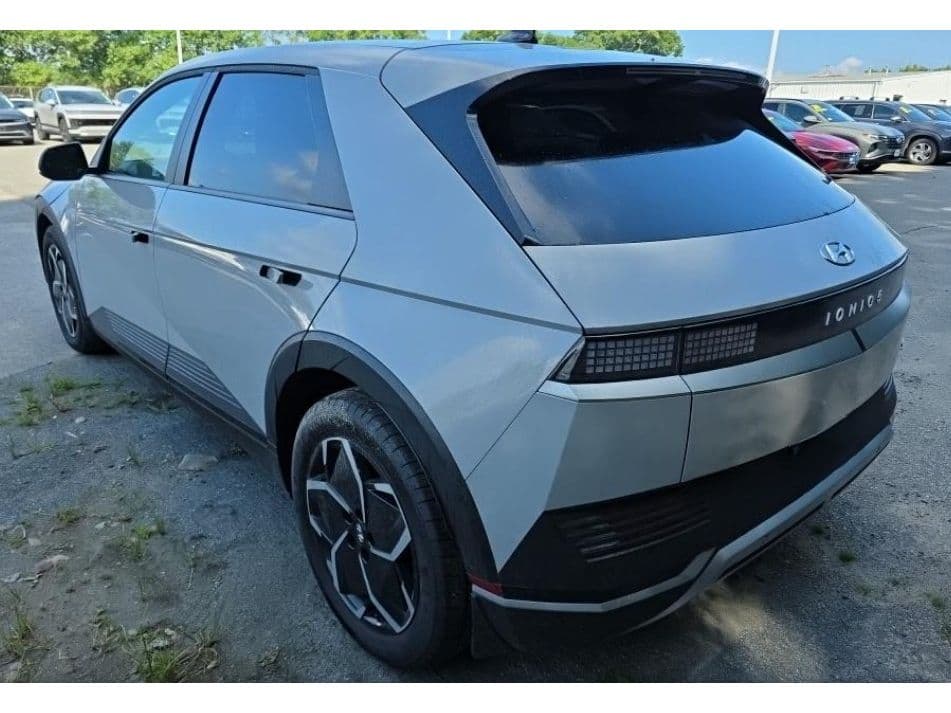 2024 Hyundai IONIQ 5 view 4