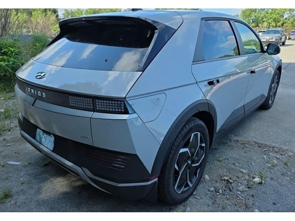 2024 Hyundai IONIQ 5 view 3