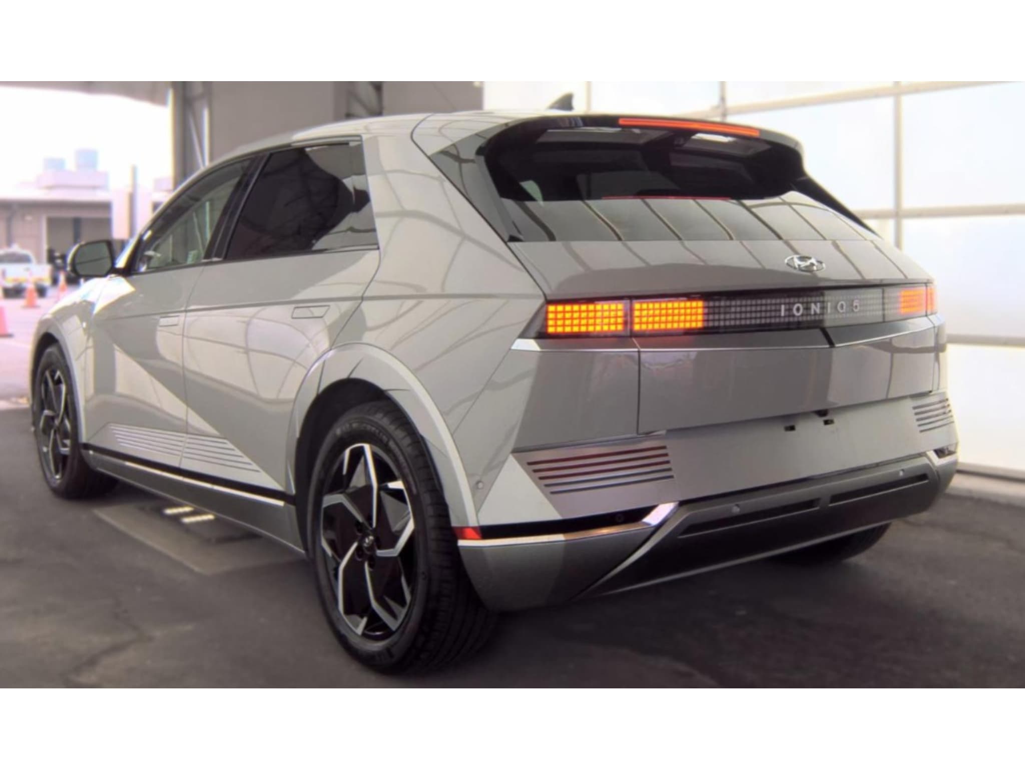 2024 Hyundai IONIQ 5 view 2