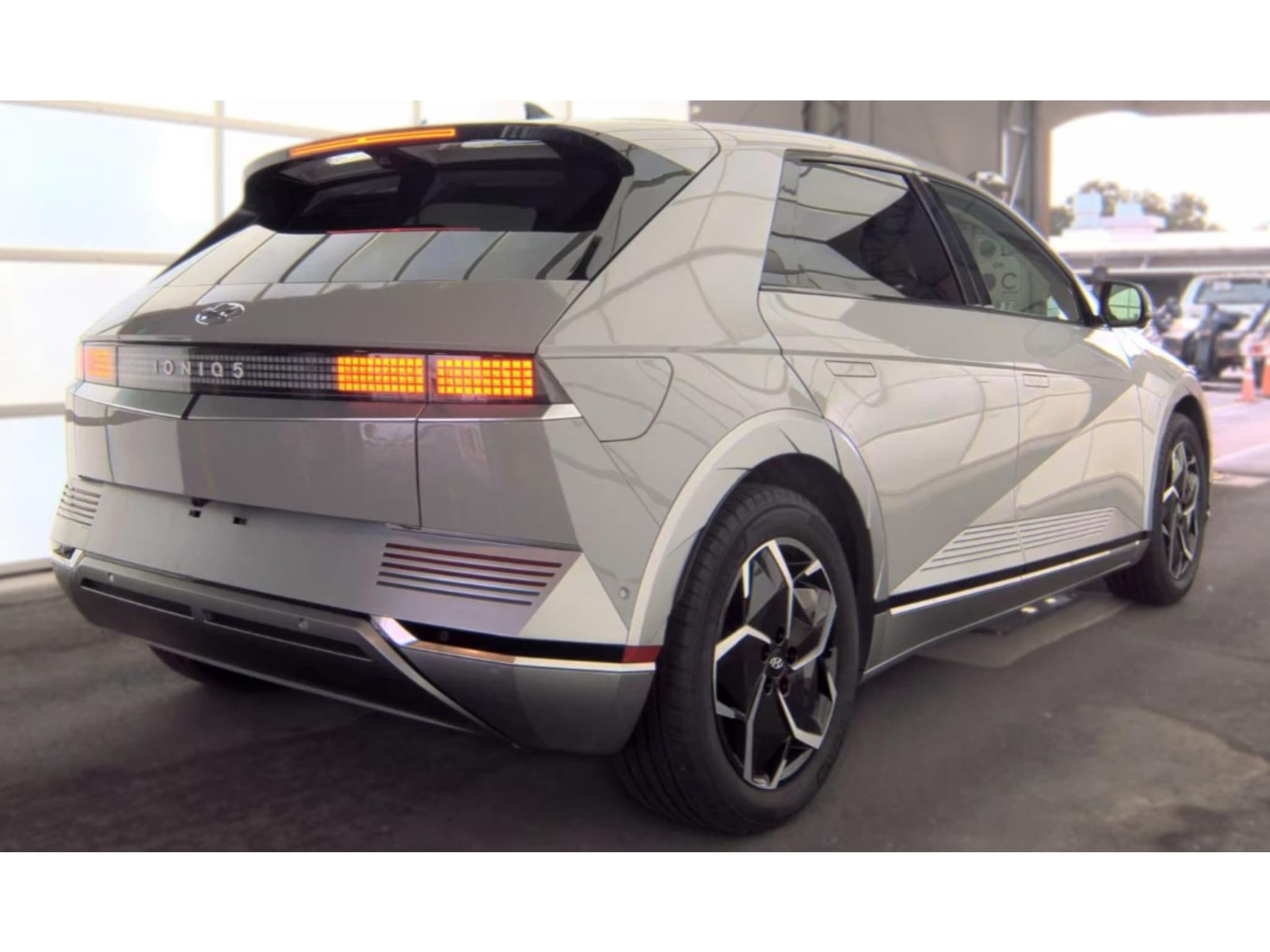2024 Hyundai IONIQ 5 view 3