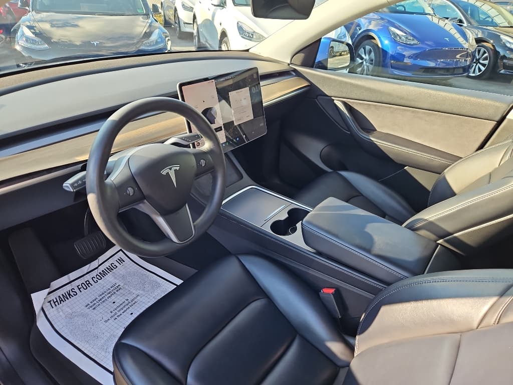 2022 Tesla Model Y view 15