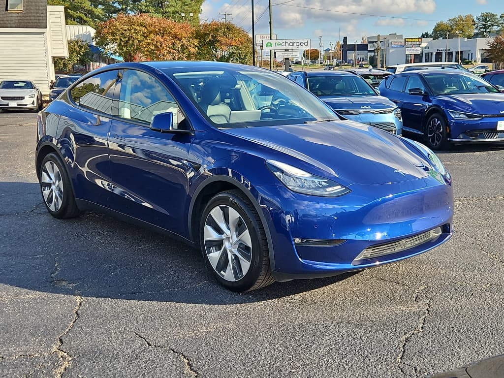 2022 Tesla Model Y view 4