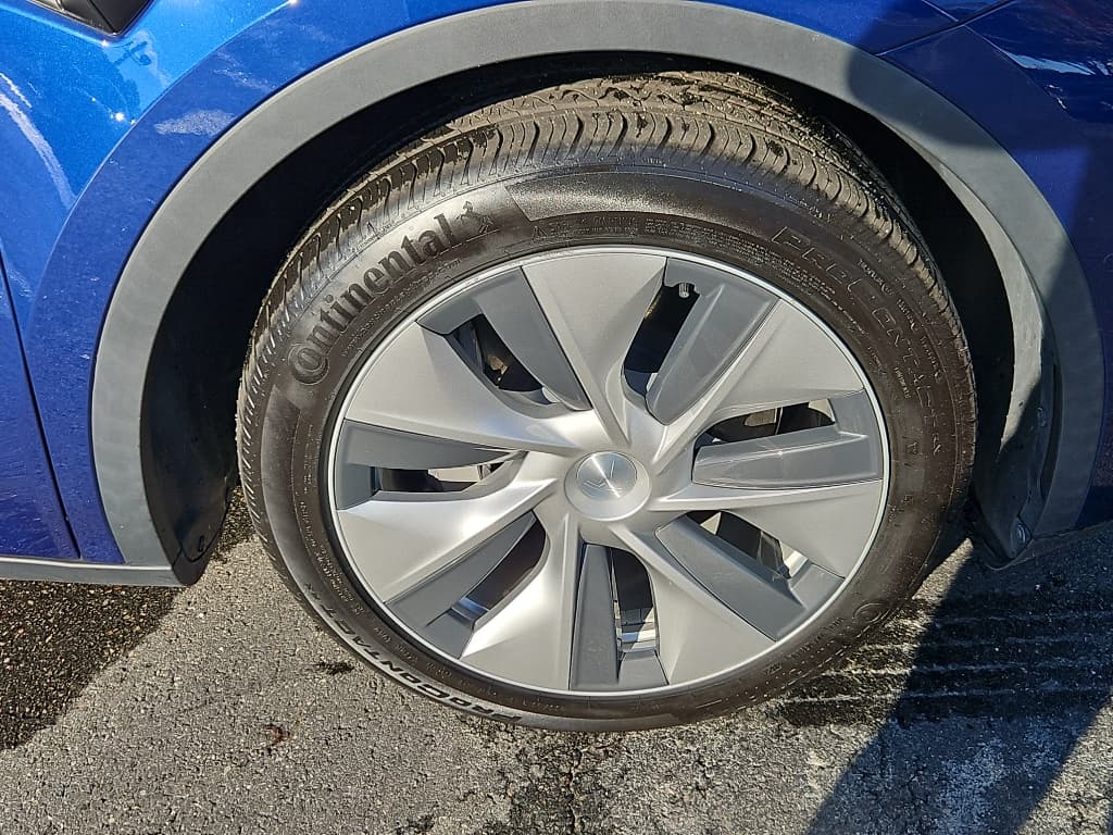 2022 Tesla Model Y view 30