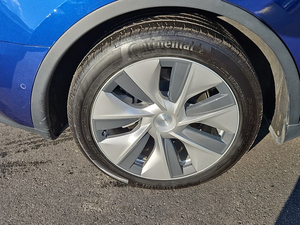 2022 Tesla Model Y view 28