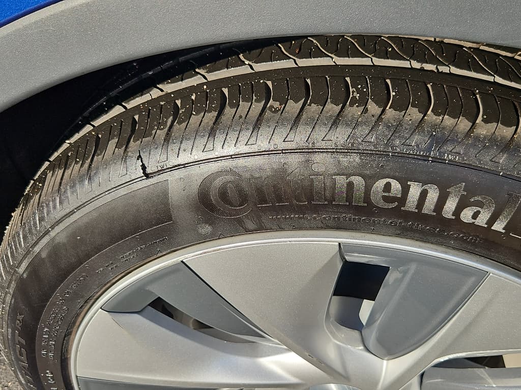 2022 Tesla Model Y view 29