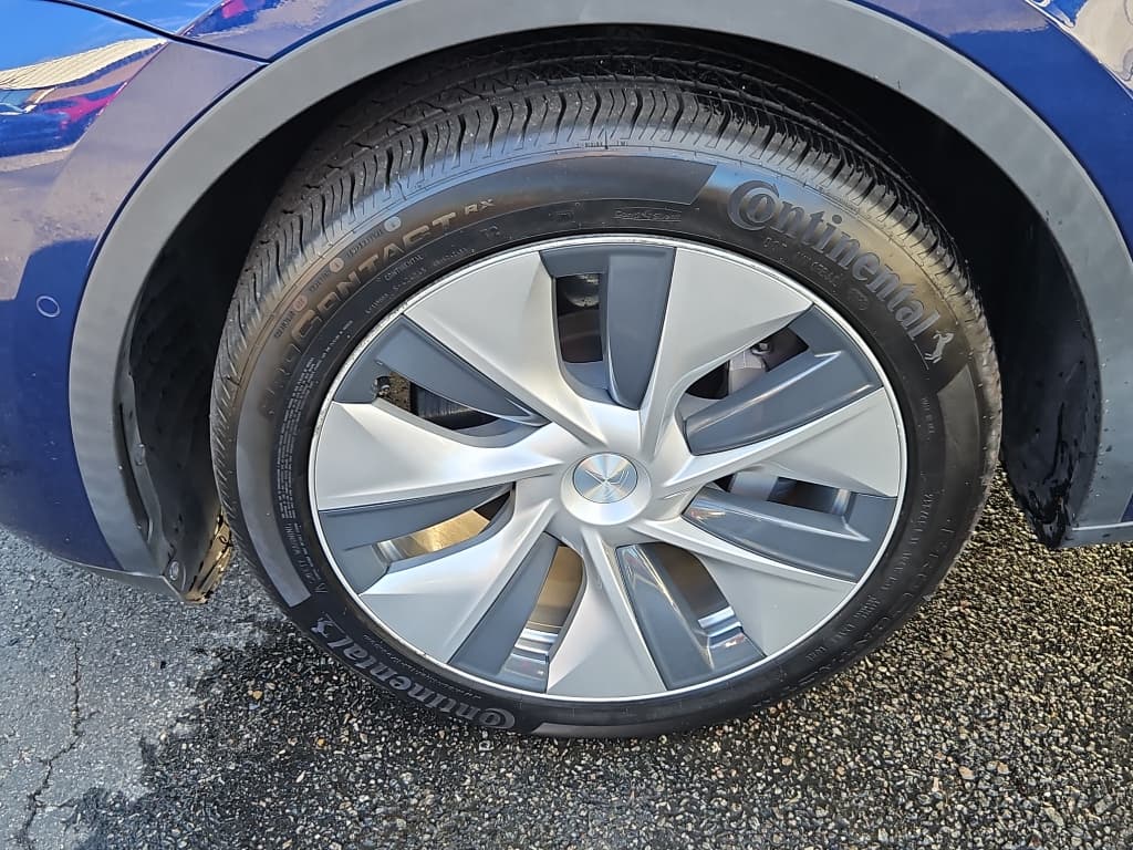 2022 Tesla Model Y view 24