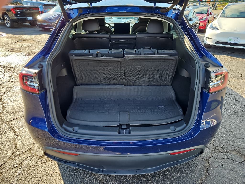 2022 Tesla Model Y view 19