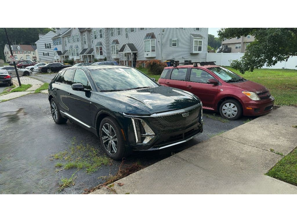 2025 Cadillac Lyriq view 3