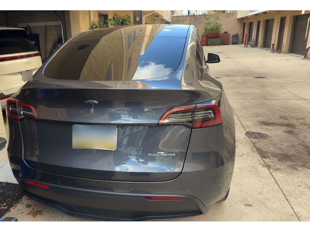 2022 Tesla Model Y view 4