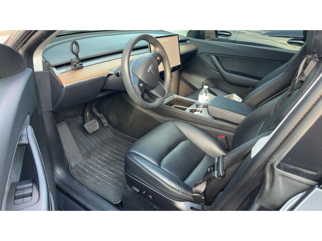2022 Tesla Model Y view 5