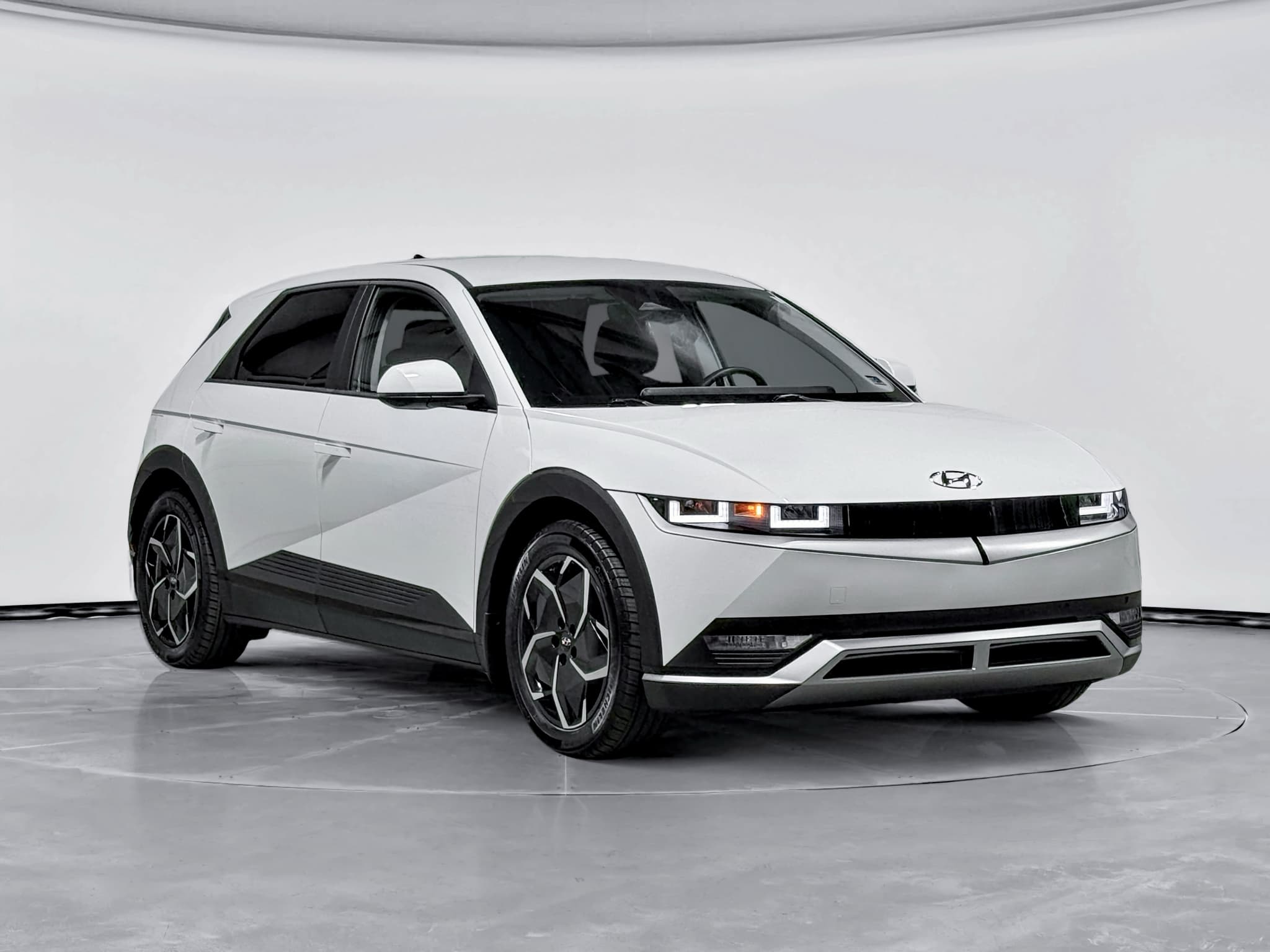 2024 Hyundai IONIQ 5 view 4
