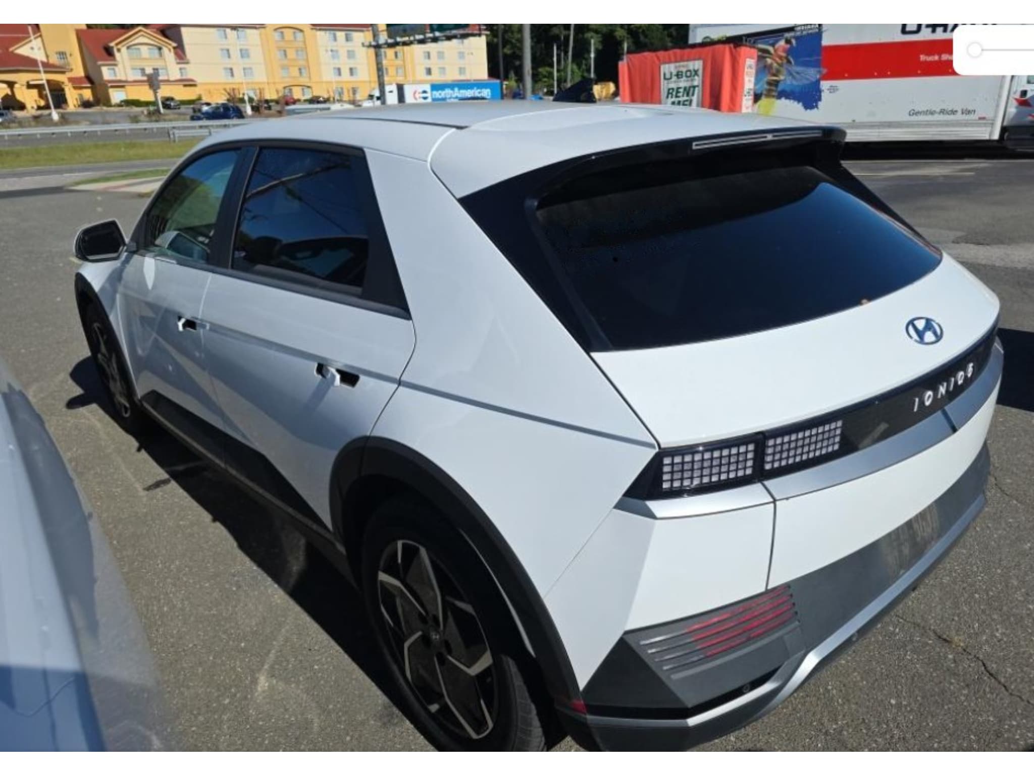 2024 Hyundai IONIQ 5 view 2