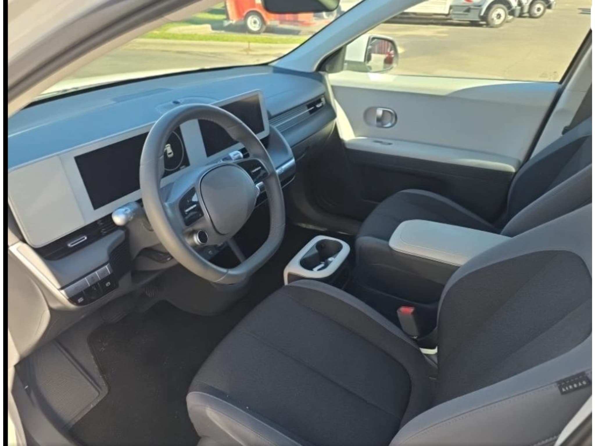 2024 Hyundai IONIQ 5 view 5