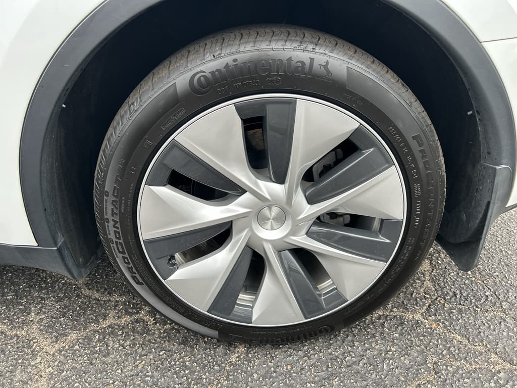 2022 Tesla Model Y view 26