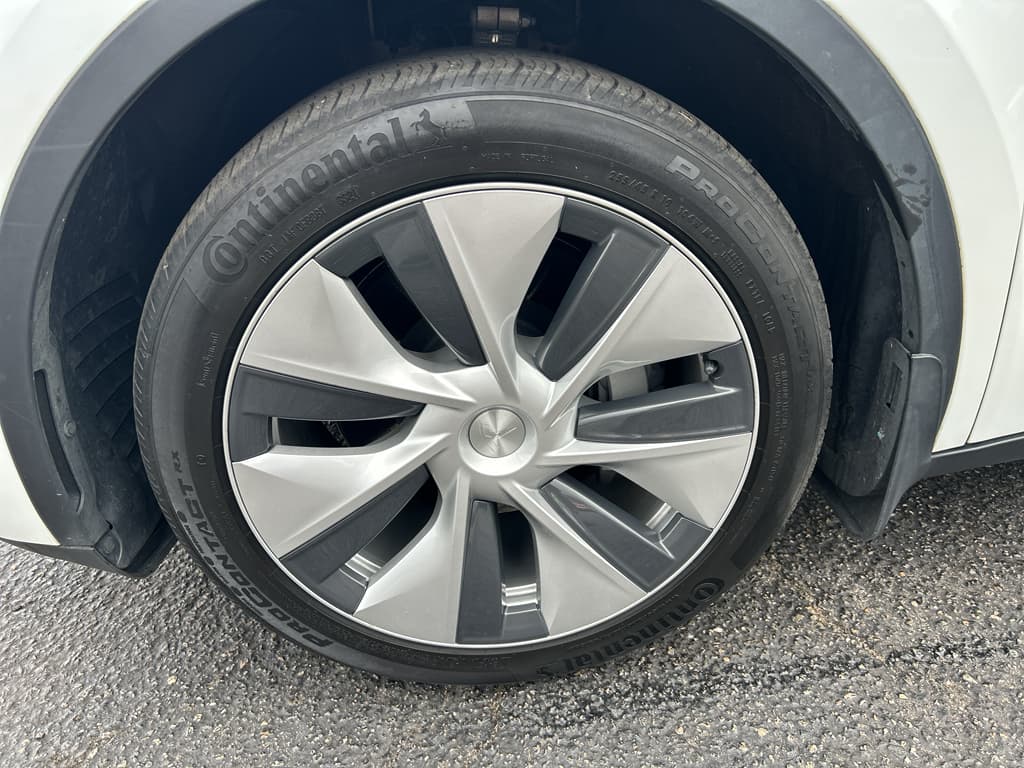 2022 Tesla Model Y view 24