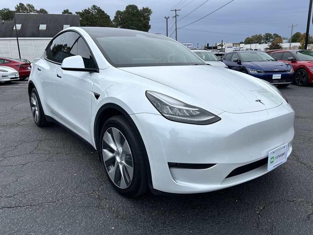 2022 Tesla Model Y view 4