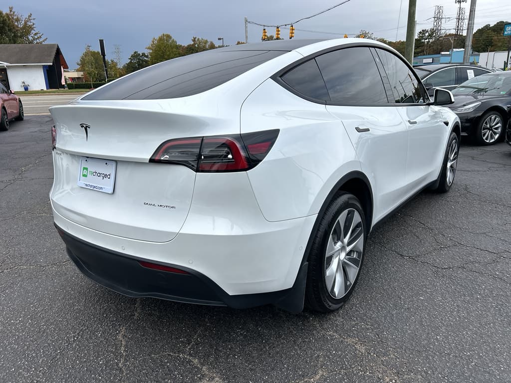 2022 Tesla Model Y view 3