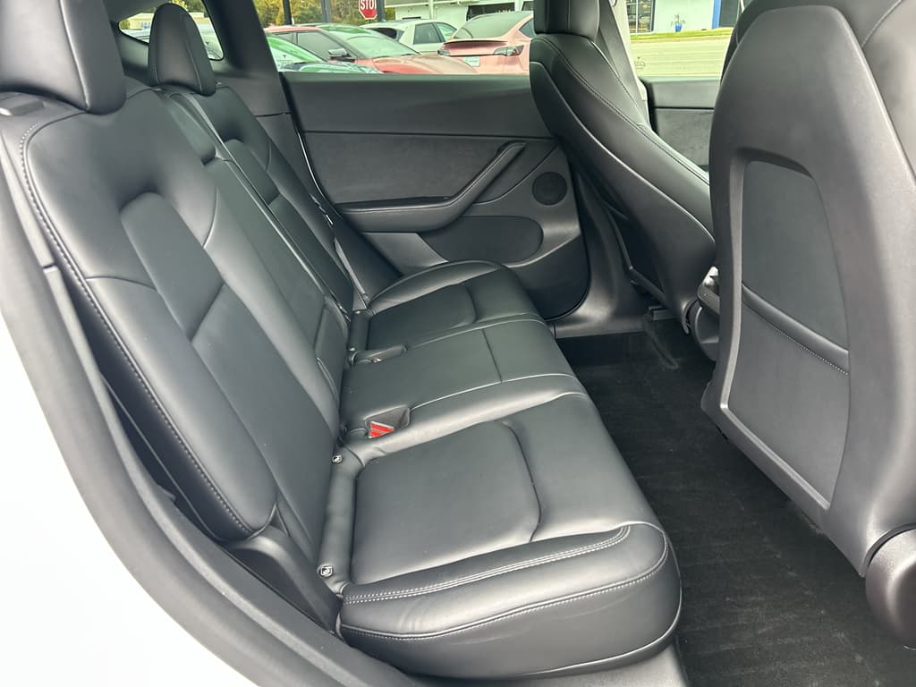 2022 Tesla Model Y view 19