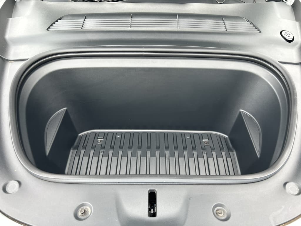 2022 Tesla Model Y view 21