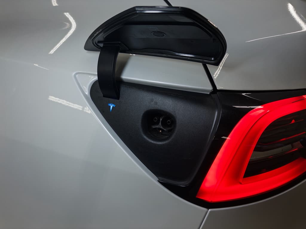 2022 Tesla Model Y view 5