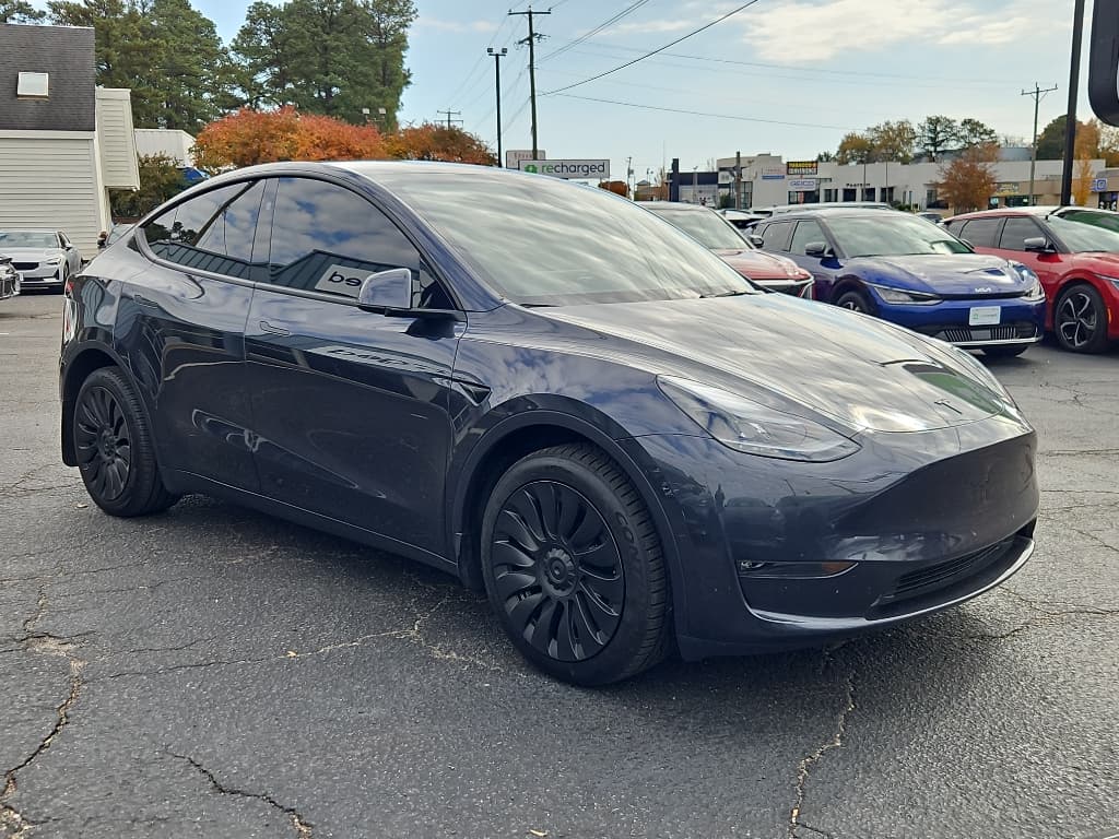 2024 Tesla Model Y view 4